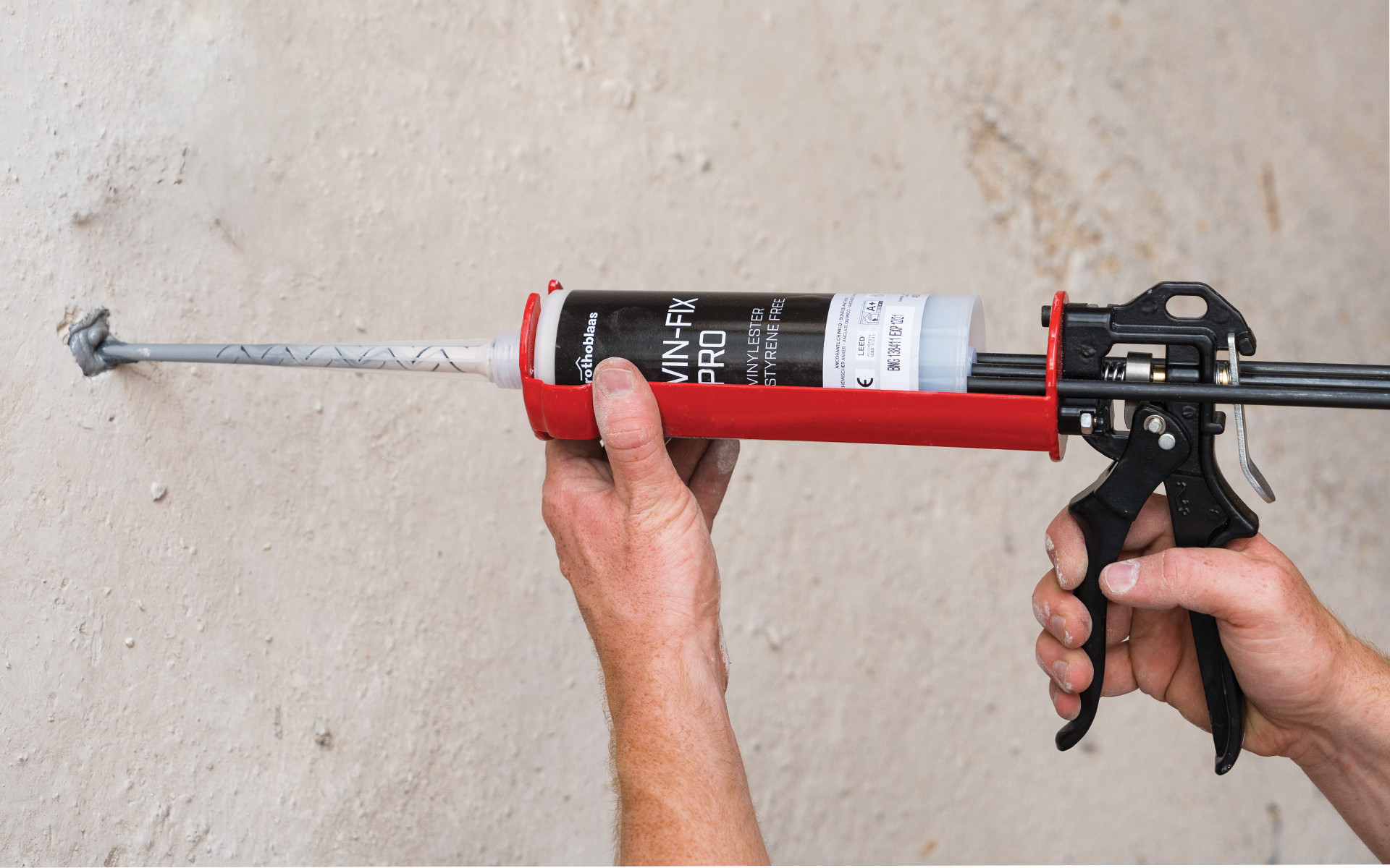 Linea vita tetto: attrezzatura edile prestata alla sicurezza sul lavoro